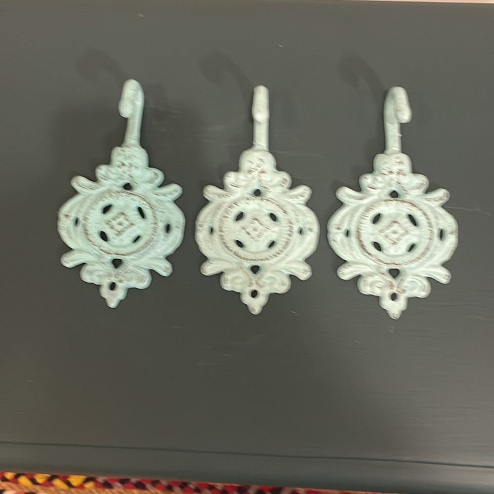 Set of seven Painted Metal Wall Hooks: gray,blue,pink, & yellow - Picture 4 of 4
